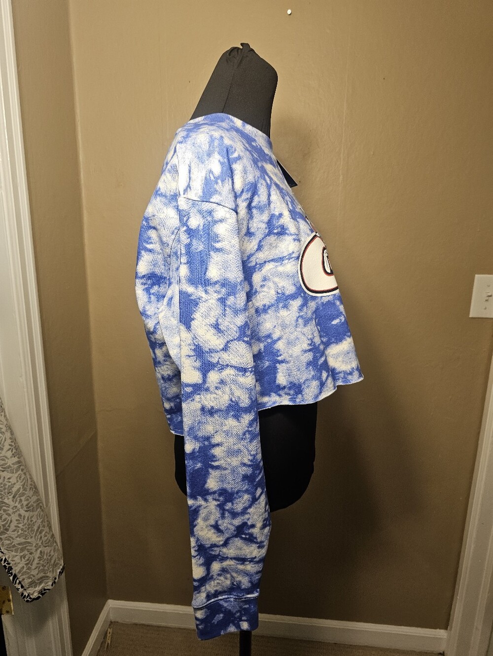Champion Gonzaga University Bulldog Tie-Dye Cropped Sweatshirt - Blue & White - Picture 4 of 7